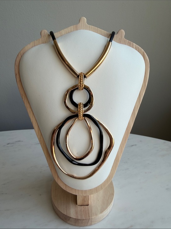 SHEIN Jewelry - Geometric Contemporary Gold and Black Metal Circle Statement Pendant Necklace